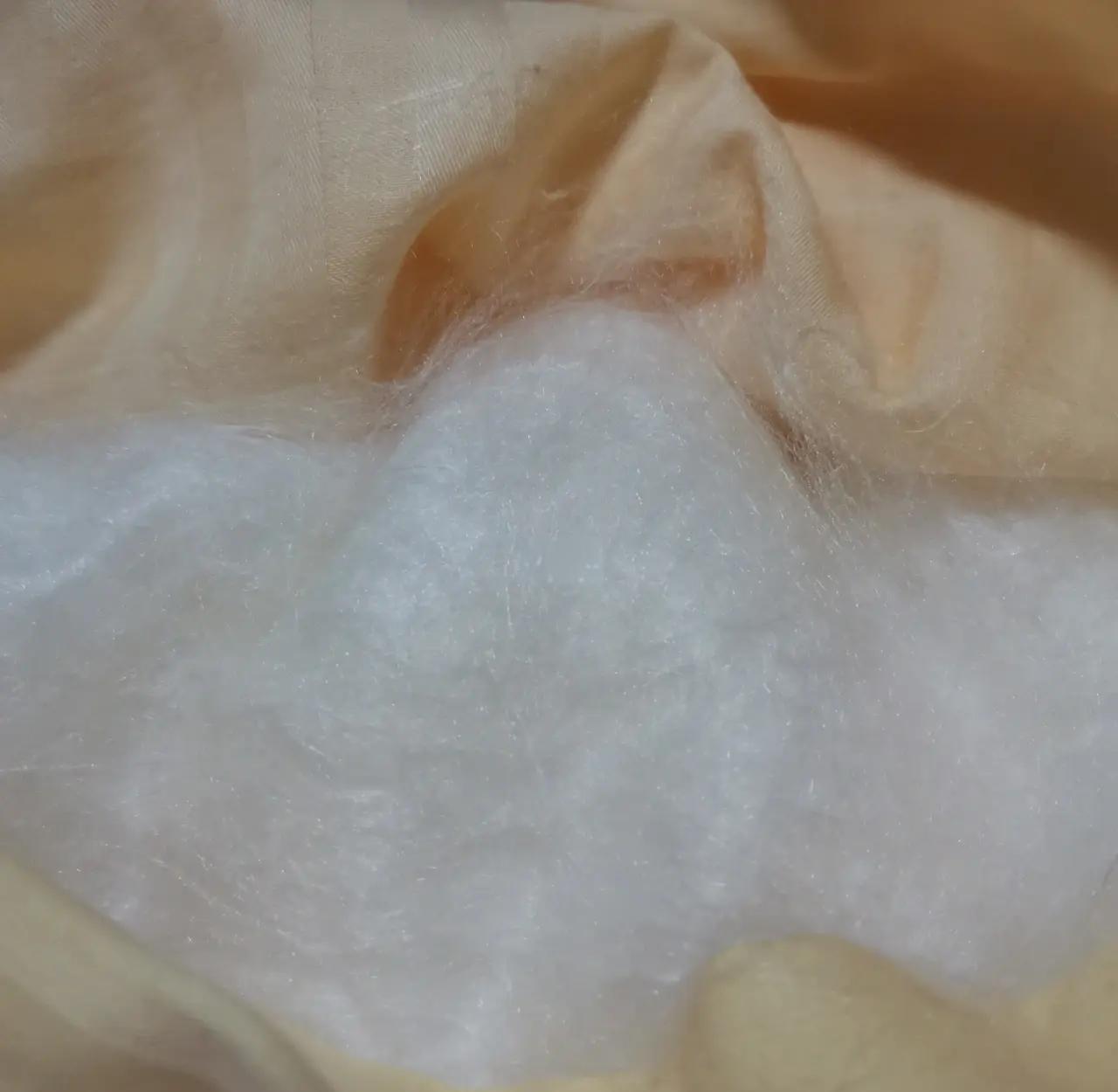 蠶絲被與聚酯纖維被的對(duì)比體驗(yàn)